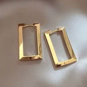 ✨Free People Celia Gold Huggie Earrings